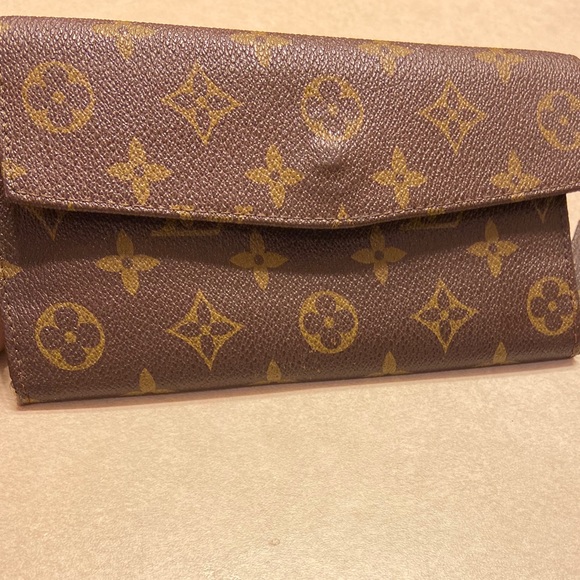 Handbags - Vintage synthetic LV wallet Preowned great shape